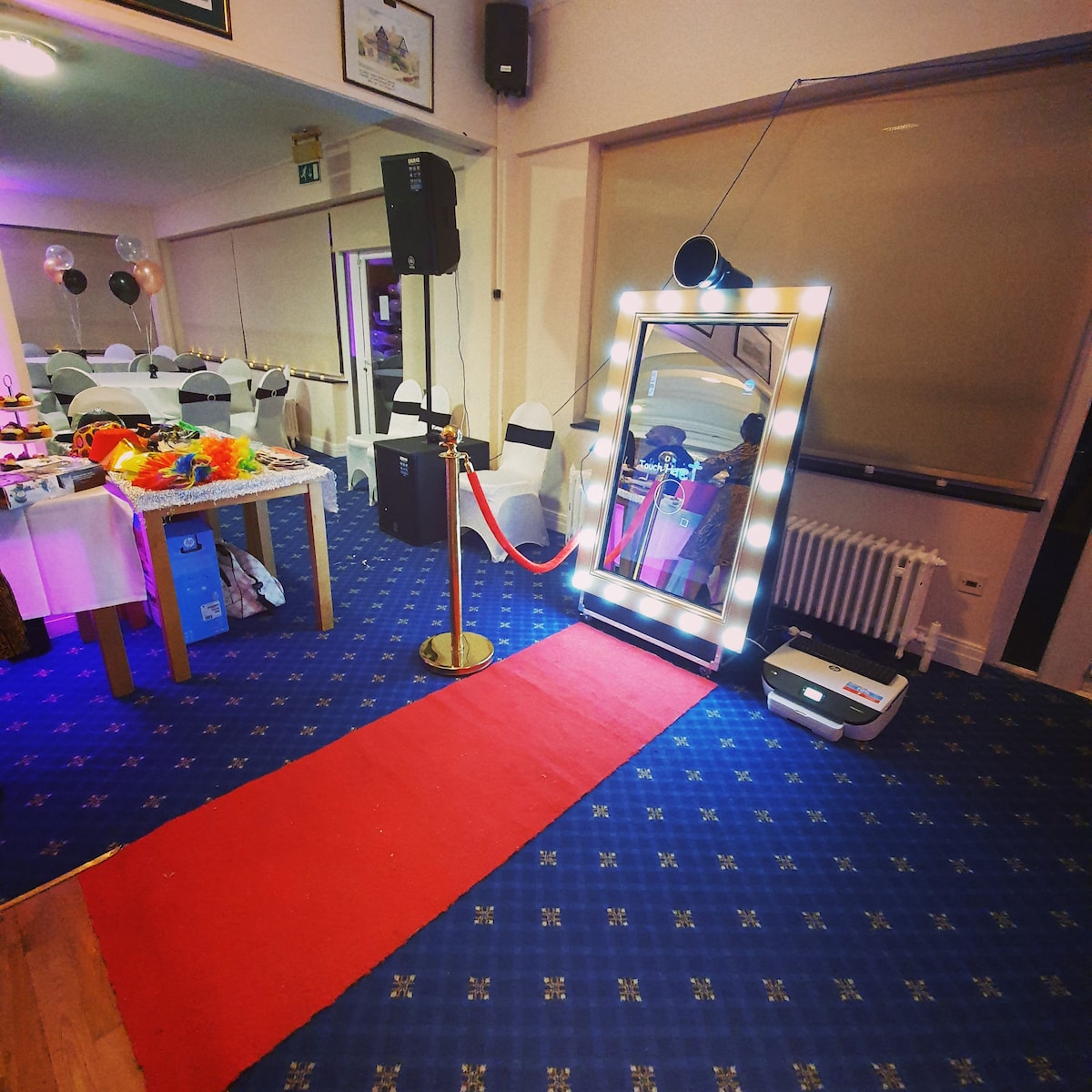 Elegante fotospiegel met props en rode loper