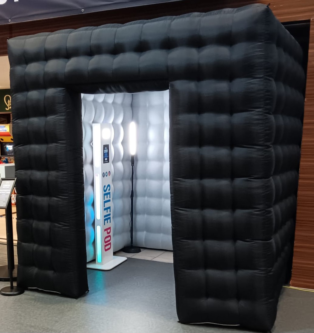 Opblaasbare photobooth cabine voor groepsfoto's