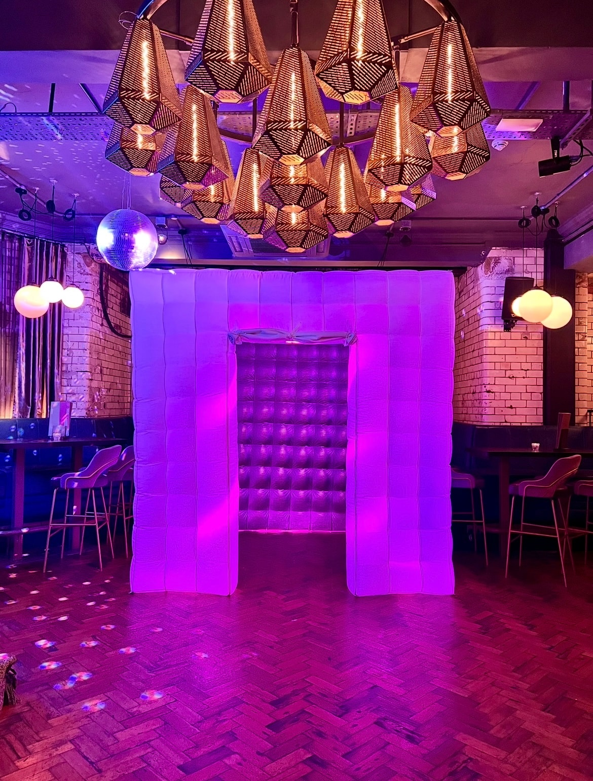 Lichtgevende opblaas photobooth voor feesten